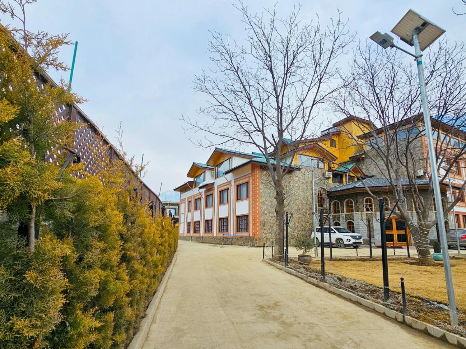 The Walnut Creek Pahalgam Pahalgām Exterior foto