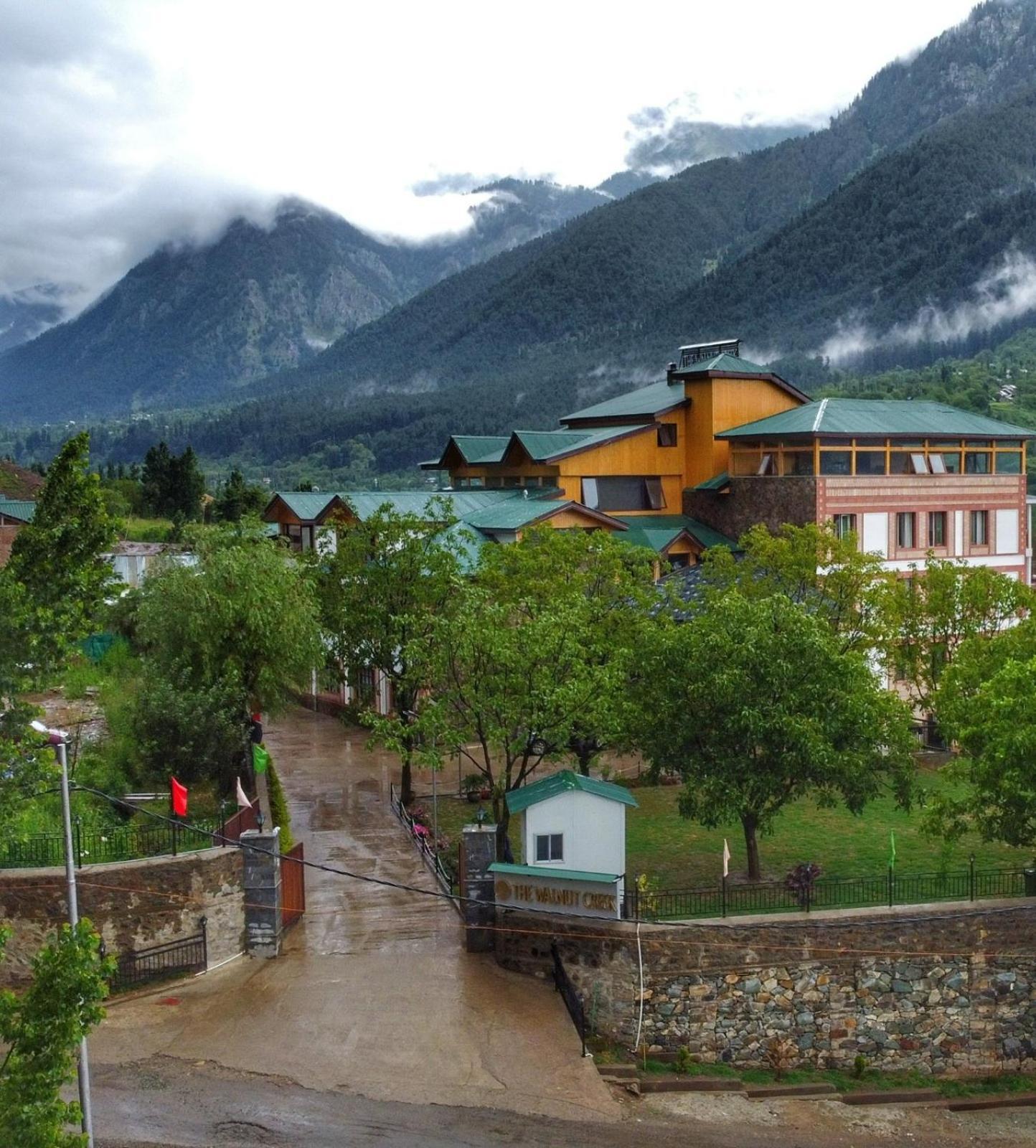 The Walnut Creek Pahalgam Pahalgām Exterior foto